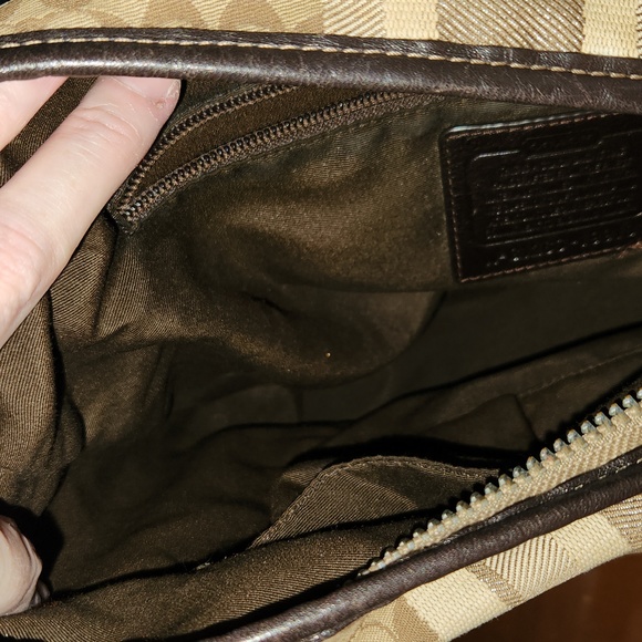 Coach made in NY small kissing C EUC NO CALL OUTS - Picture 9 of 9